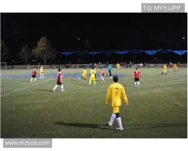 足球场上球星激凸瞬间引发热议球迷热情讨论背后隐藏的体育文化现象 足球场上球星激凸瞬间引发热议球迷热情讨论背后隐藏的体育文化现象