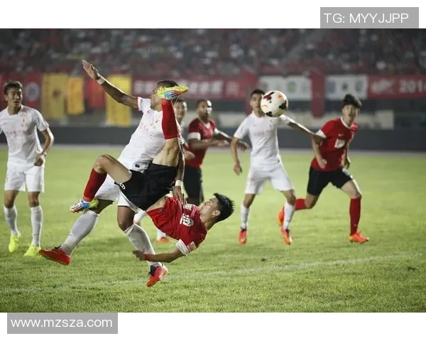 足球球星王鹏拼搏岁月见证绿茵场荣耀与中国足球精神